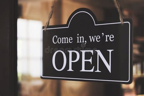 Door Hangers Reversible Open And Closed Shop Door Sign Cafes Welcome