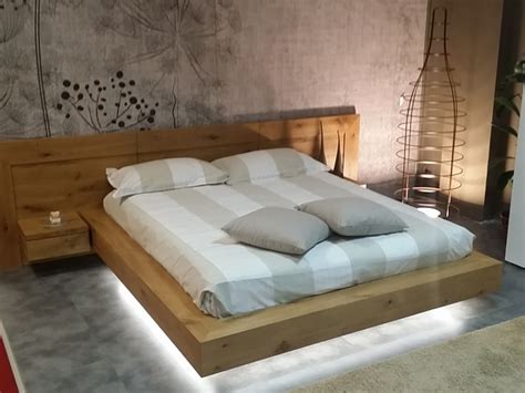 Queste molte immagini dell'elenco camera da letto legno massello possono diventare fonte di ispirazione e scopo informativo. Offerta letto in legno massello