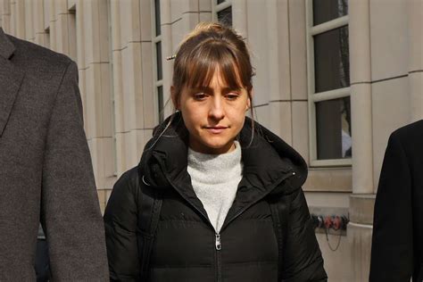 Allison Mack Smallville Star Sentenced To 3 Years For Role In Nxivm