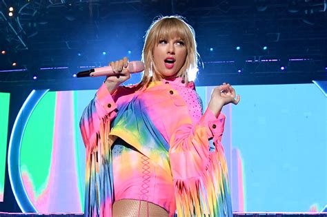 Taylor Swifts ‘lover Has Sold Nearly A Million Copies Way Before