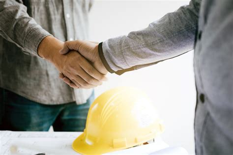 Five Tips for Selecting a Contractor - ShadeFX