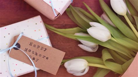 Make mom smile while we are practicing social quarantine gift ideas for mom. How to Celebrate Mother's Day During Quarantine | Rakuten Blog