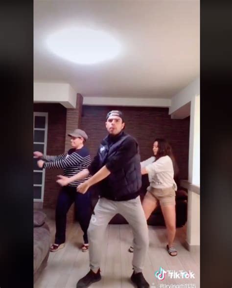 Video Viral Enseñan A Su Mamá Baile Para Tik Tok Y El Resultado Es Lo