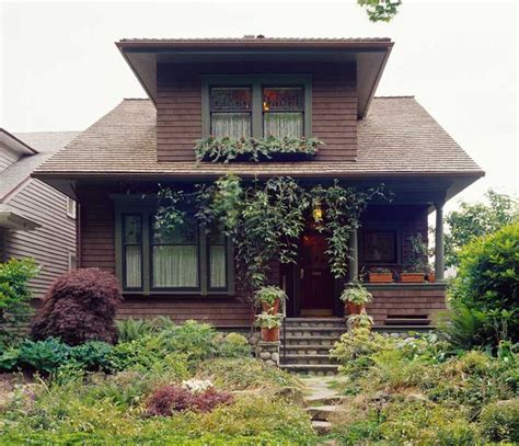 Bungalow Between Eras Arts And Crafts Homes And The Revival Craftsman Bungalows Arts And