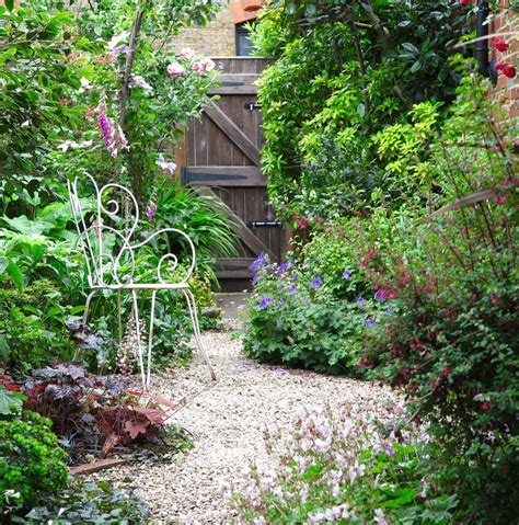 15 Beautiful Small Cottage Garden Design Ideas For Backyard Inspiration