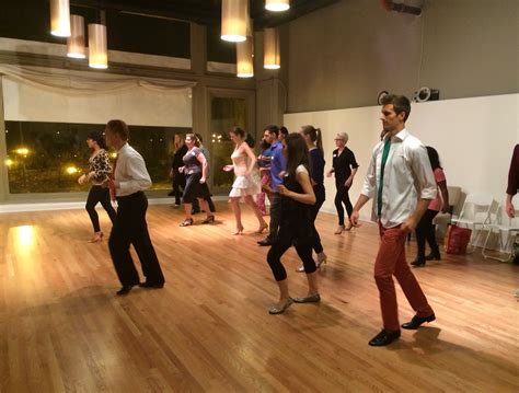 Dance Classes VS Private Lessons - Ballroom Dance Lessons