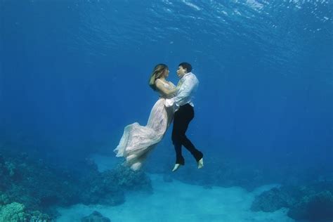 Captivating Underwater Engagement Photos Will Leave You Breathless