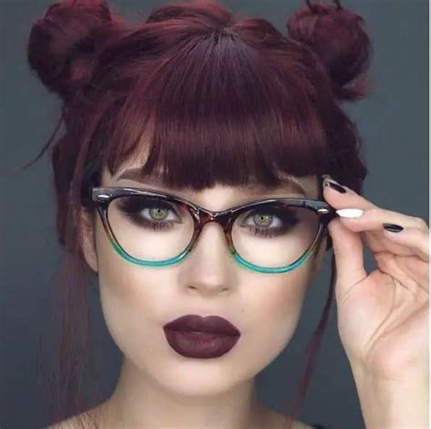 10 Dazzling Eye Makeup Ideas For Women With Glasses Sheideas