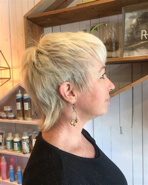 18 Modern Shaggy Hairstyles For Women Over 50 With Fine Hair