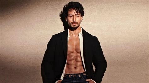 Tiger Shroff Was Seen Walking Shirtless In The Snow Said Even Minus