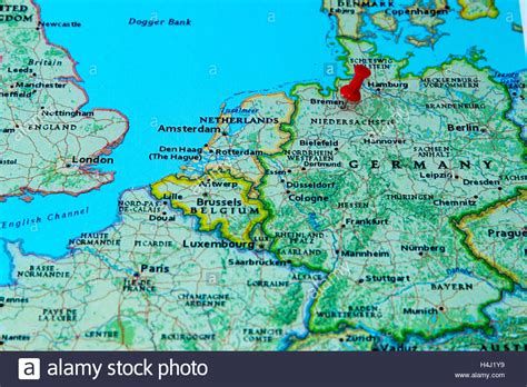 Dungeon map doodler is a program designed to easily create tabletop rpg maps created by todd ross (@toddrossdiy). Bremen, Deutschland, fixiert auf einer Karte von Europa ...