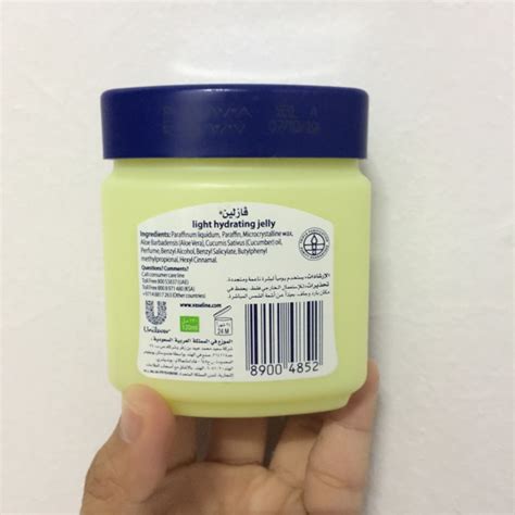 Keeps your baby's skin feeling soft, smooth and protected locks in moisture and keeps out wetness, helping to treat and prevent diaper rash. Kegunaan Vaseline Petroleum Jelly Untuk Bulu Mata ...