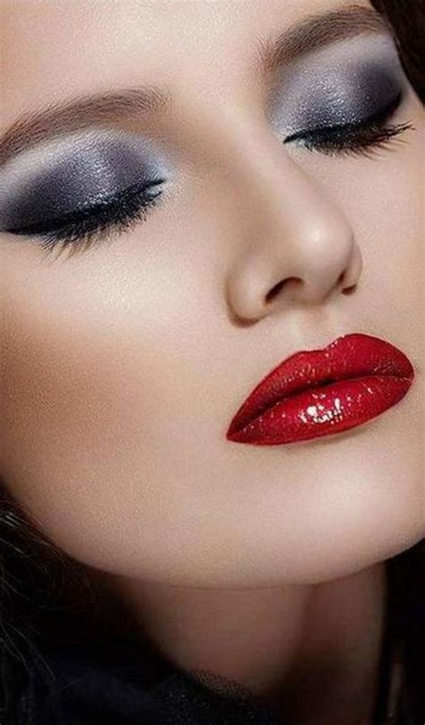 Smokey Eyes With Red Lips Thats Sensous And Seductive Hike N Dip Pink