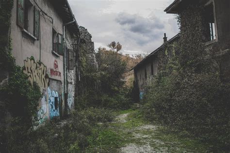 Abandoned Street Pictures Download Free Images On Unsplash