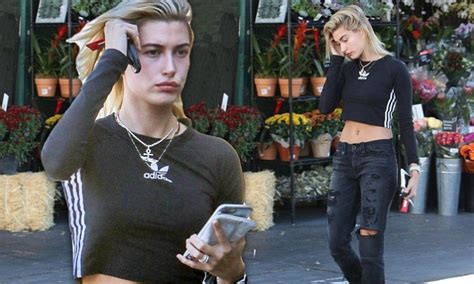 Hailey Baldwin Flaunts Her Toned Abs In A Crop Top In La Daily Mail