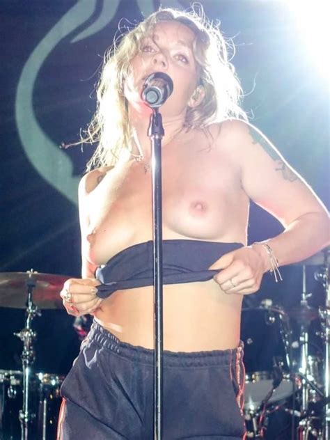 Tove Lo Performing Completely Topless Free Download Nude Photo Gallery