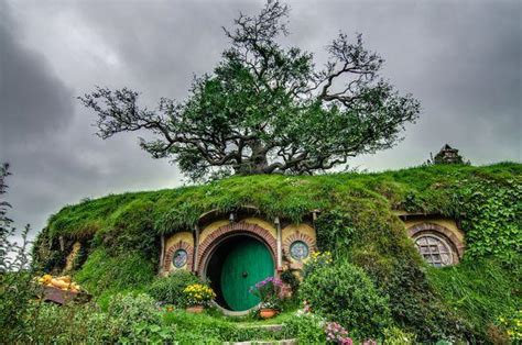 Hobbiton Visit The Shire S Tranquil Ghost Village Urban Ghosts Media