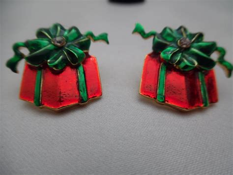 Pierced Gold Red Green Christmas Present Earrings 879