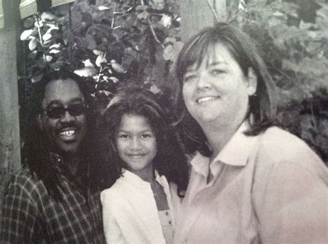 Does she have any siblings? Z with her mom and dad. She was SO young!!! | Zendaya coleman, Mom and dad, Couple photos