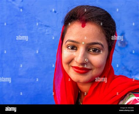 Indian Lady Sari Hi Res Stock Photography And Images Alamy