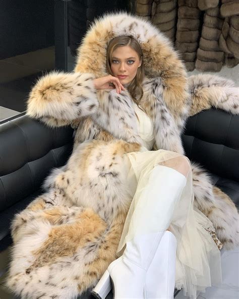 Pin By Glen Christie On Lynx Furs 12 Fur Coats Women Fur Fashion Fur Hood Coat