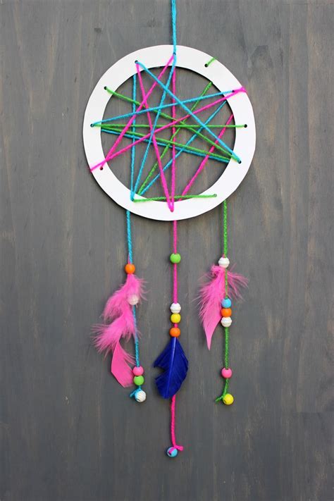 Simple And Chic Diy Dream Catcher An Easy Kids Craft On