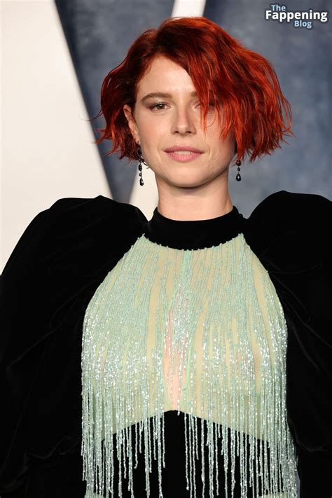 Jessie Buckley Flaunts Her Nude Tits At The 2023 Vanity Fair Oscar Party 14 Photos Leaked
