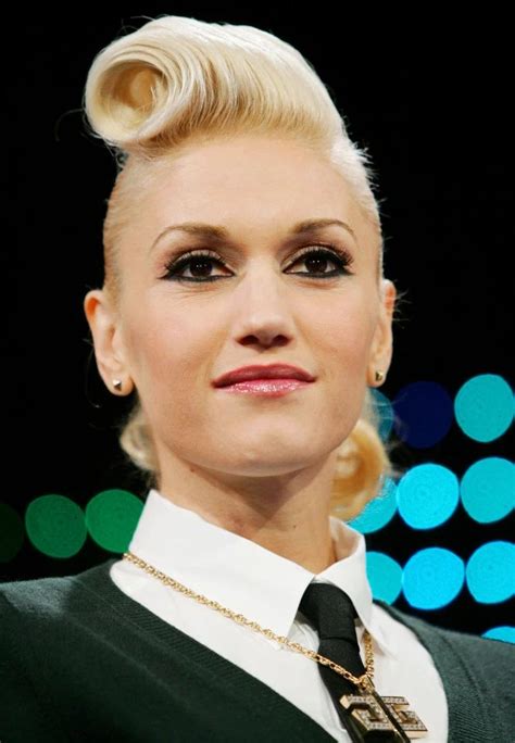 gwen stefani turns 50 7 page six roll hairstyle loose curls hairstyles womens hairstyles
