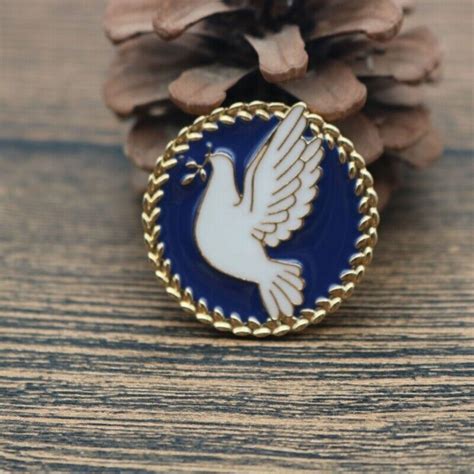 Alloy Peace Doves Pin Novelty Cute Women Brooches Lapel Badges Holiday