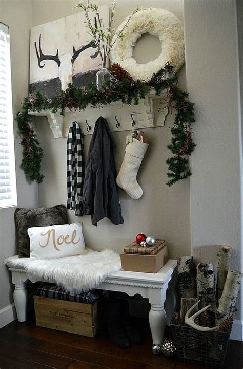 23 Welcoming And Cozy Christmas Entryway Décor Ideas