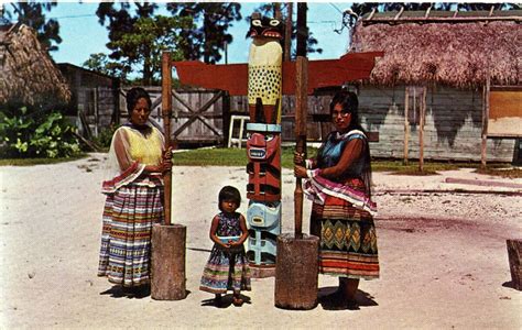 Waitseminole Totem Poles Florida Seminole Tourism