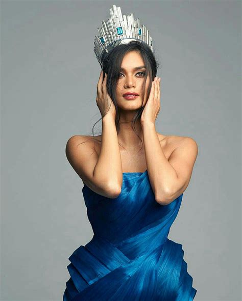 Miss Universe Pia Wurtzbach Almost Nude Shows Her Body In