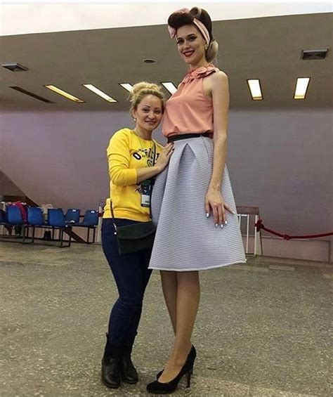Pin by BzNsLady on Tall Women | Tall women, Tall girl, Tall people