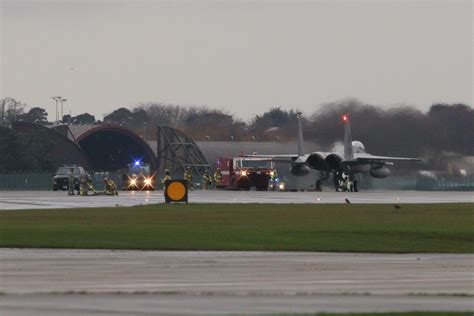 Us Air Force F 15c Takes The Cable At Raf Lakenheath Uk Airshow