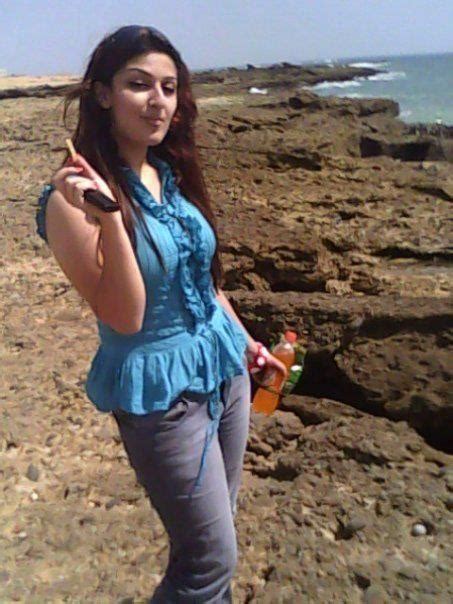 World Biggest Pictures Dumping Yaad Cute Girl Enjoying Holiday At Sea