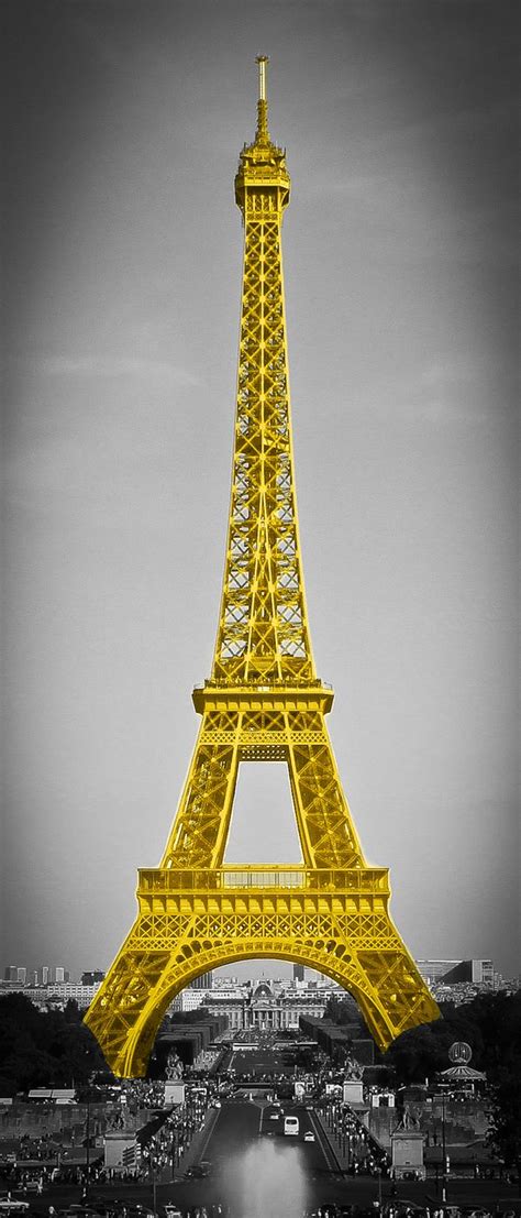 Do You Know The Story Behind The Eiffel Towers Colors The Eiffel