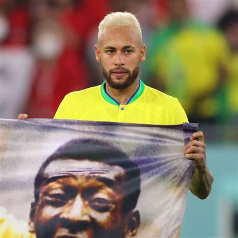 Neymar Segura Faixa Em Homenagem A Pelé Em Jogo Da Copa Do Mundo Purebreak