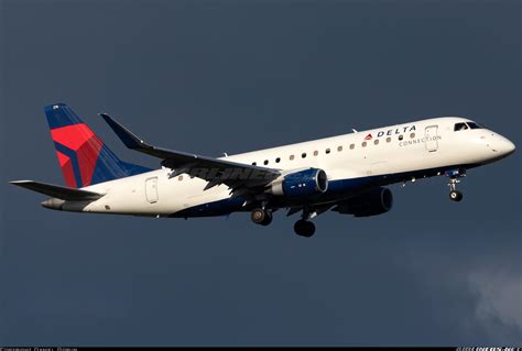 Embraer 175lr Erj 170 200lr Delta Connection Skywest Airlines
