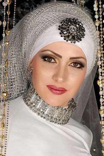 Beautiful Arab Bride With Silver Ornaments Egyptian Fashion Fashion Makeup Beauty