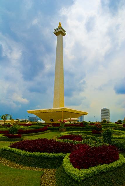 Download or clone monaserver sources, open mona.sln project file with visual studio, right clic on monaserver project and clic on build. Tugu Monas | Flickr - Photo Sharing!