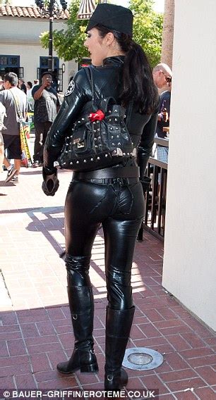 Comic Con 2011 Adrianne Curry Exposes Her Backside In Revealing Costume Daily Mail Online