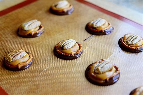 Pionier woman christmas camdy recipes / 21 of the best ideas for pioneer woman christmas candy. Pretzel Turtles | Recipe | Christmas baking, Dessert ...
