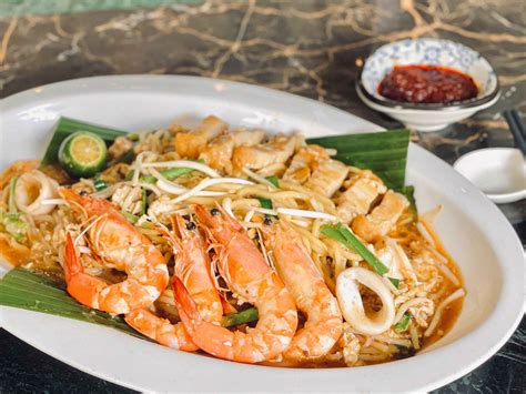 Refined Singapore Hawker Dishes To Tuck Into The Peak Magazine