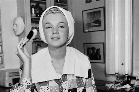10 Times Marilyn Monroes No Makeup Pictures Made The Internet Go Wild