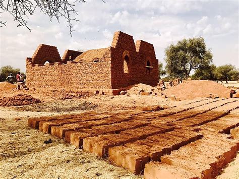gạch bùn kỹ thuật xây dựng cổ xưa giúp giảm khủng hoảng nhà ở