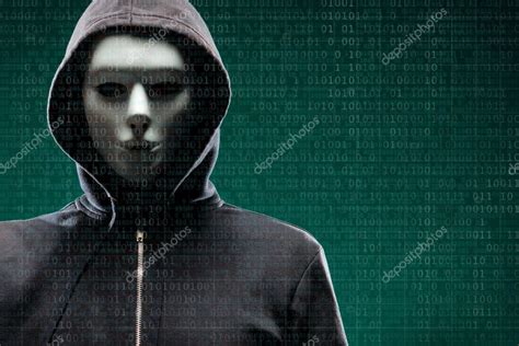Computadora Hacker En Máscara Y Sudadera Con Capucha Sobre Fondo