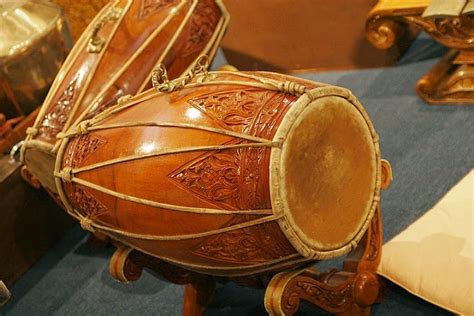 Kesenian musik tradisional ini juga di gunakan untuk mengiringi berbagai kesenian betawi lainya seperti tarian tradisional betawi. √ 25+ Alat Musik Tradisional Betawi: Gambar, Penjelasan ...