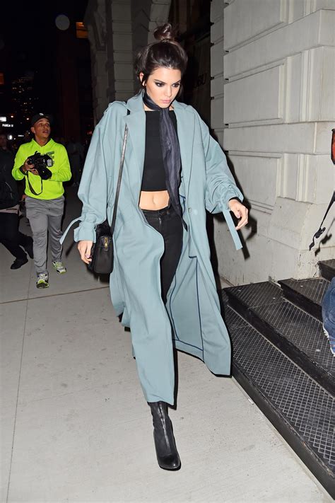 Kendall Jenner Makes A Case For This 90s Staple Fashion Moda Urban Fashion Womens Fashion