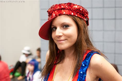 Video Lovely Model Sarah Russi Talks To Us At NYCC 2015 Words From