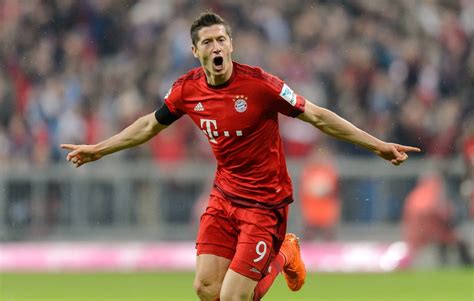 Lewandowski, whose tally this term stands at 39, has two more games to equal and break the mark set by bayern and germany legend mueller back in 1972. Achtung, ganz viele Zahlen!: Die Rekorde des Robert ...